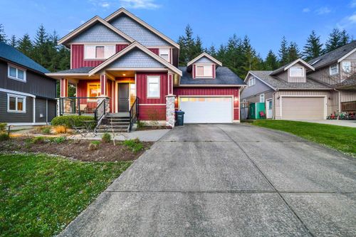 38618 Cherry Dr, Squamish, BC, V8B0W1 | Card Image