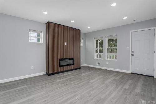 1958 Louise St, Highland Park, MI, 48203-2647 | Card Image