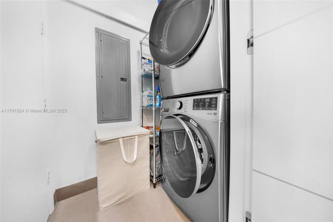 APT-707 - 16001 Collins Ave, Condo with 3 bedrooms, 3 bathrooms and null parking in Sunny Isles Beach FL | Image 27
