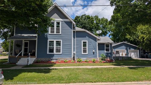 301 Mill St, Flushing, MI, 48433-2012 | Card Image