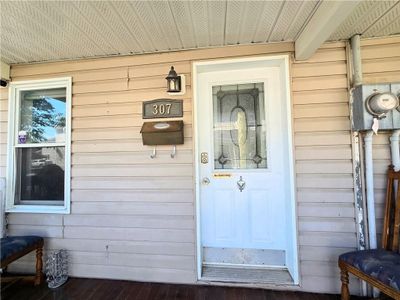 Front door to the vacant unit. | Image 3