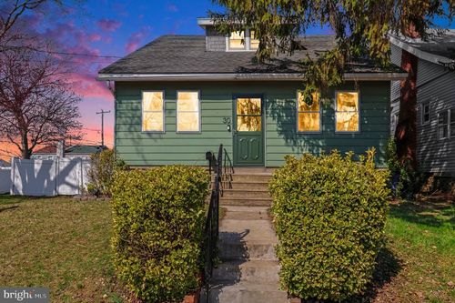 30 W Avon Rd, BROOKHAVEN, PA, 19015-3207 | Card Image