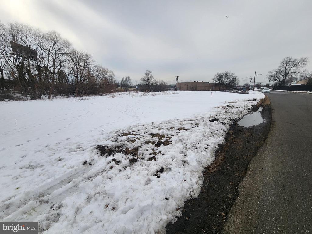 Land in PENNSAUKEN 4