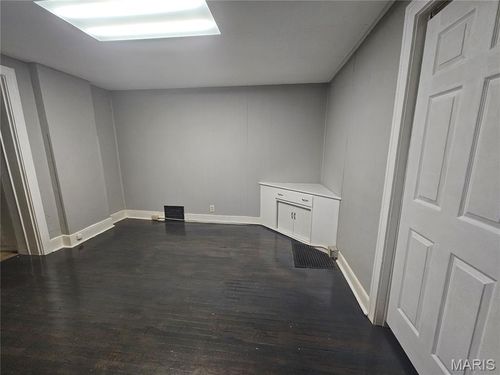 3-225 S. Charles St., Belleville, IL, 62220 | Card Image