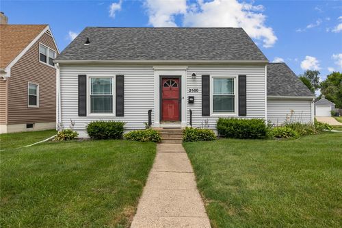 2500 D Ave Ne, Cedar Rapids, IA, 52402-4925 | Card Image