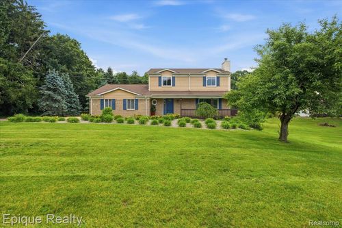 1221 Rhodes Rd, Lake Orion, MI, 48360-1149 | Card Image