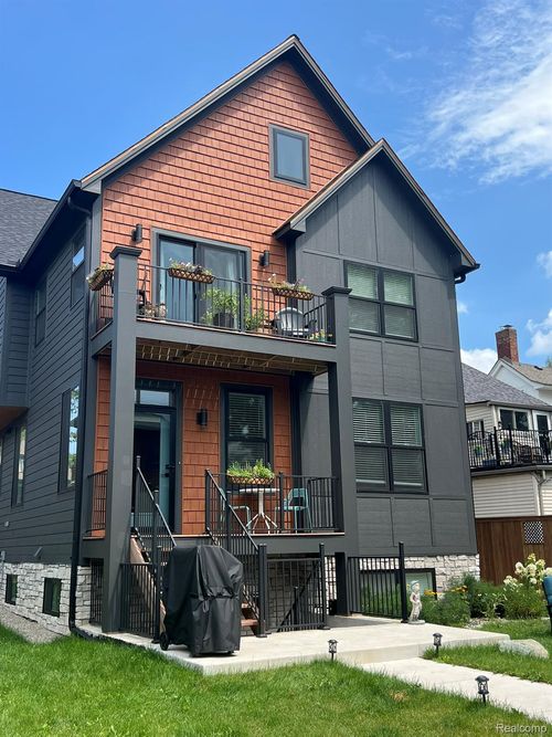 b-1033 Lakepointe St, Grosse Pointe Park, MI, 48230-2047 | Card Image