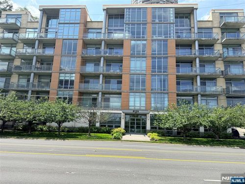 8125 River Rd, North Bergen, NJ, 07047-7200 | Card Image