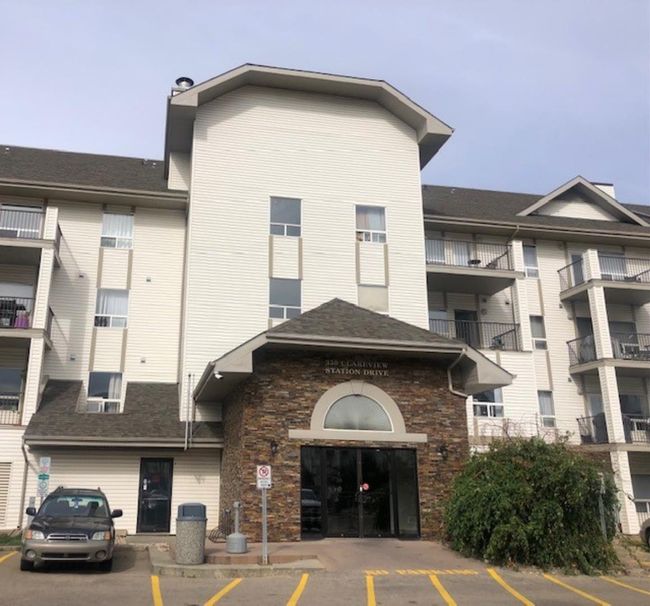 1317 - 330 Clareview Station Dr Nw, Condo with 1 bedrooms, 1 bathrooms and 2 parking in Edmonton AB | Image 1