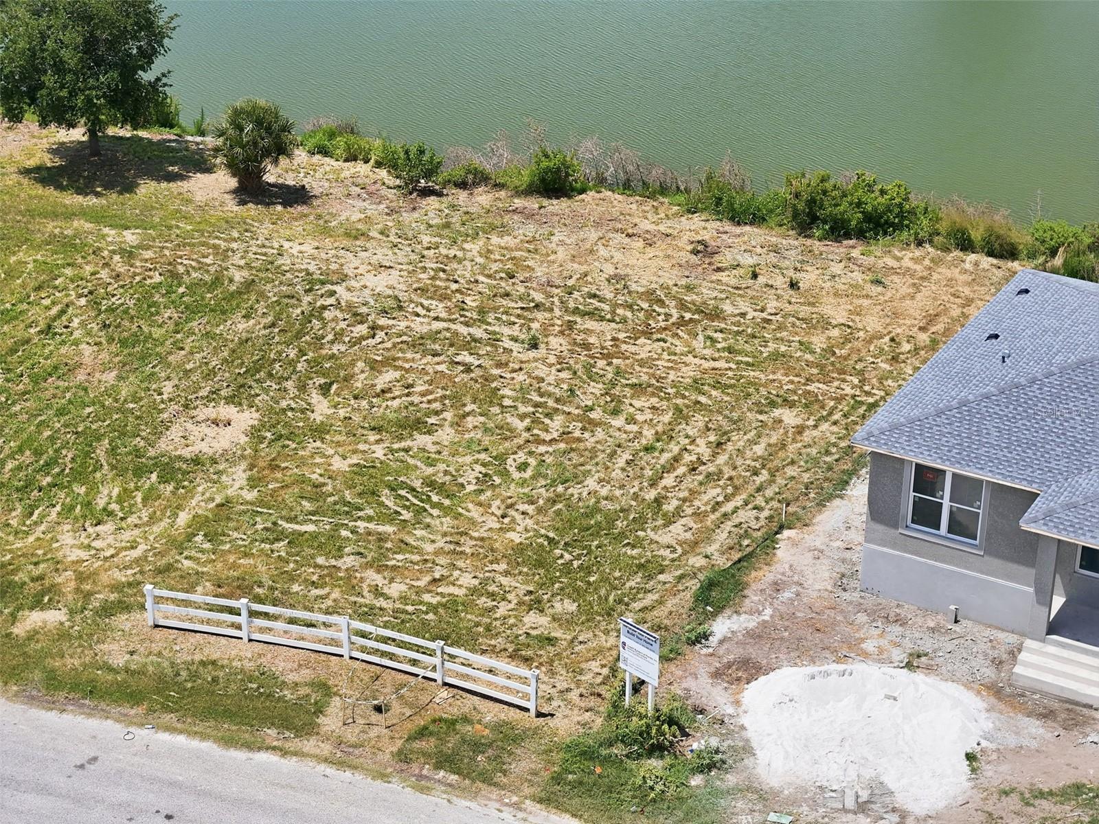 Land in HOLIDAY 2