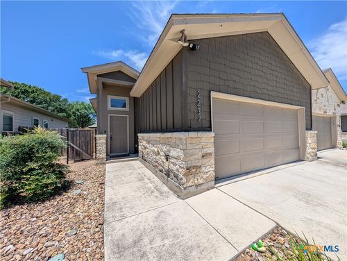 2237 Avery Vlg, New Braunfels, TX, 78130-2095 | Card Image