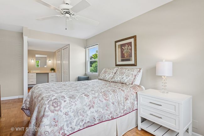 566 Northampton Cir, House other with 4 bedrooms, 3 bathrooms and 6 parking in Elk Grove Village IL | Image 9