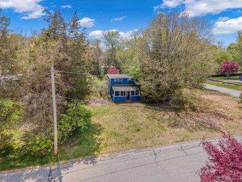 28 Brown St, Swansea, MA, 02777-2502 | Card Image