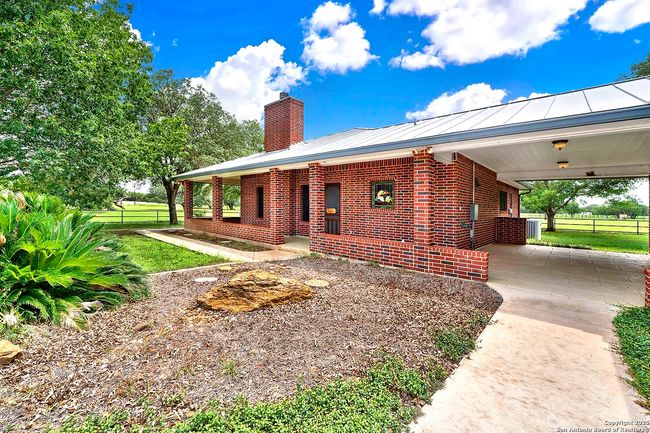 101 Ranch Rd, House other with 3 bedrooms, 3 bathrooms and null parking in Adkins TX | Image 9