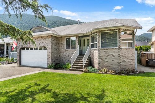 322 Miami River Dr, Harrison Hot Springs, BC, V0M1K0 | Card Image