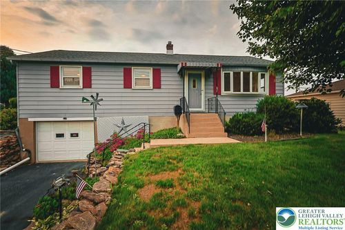 517 W Saint Elmo St, Nazareth, PA, 18064-1036 | Card Image