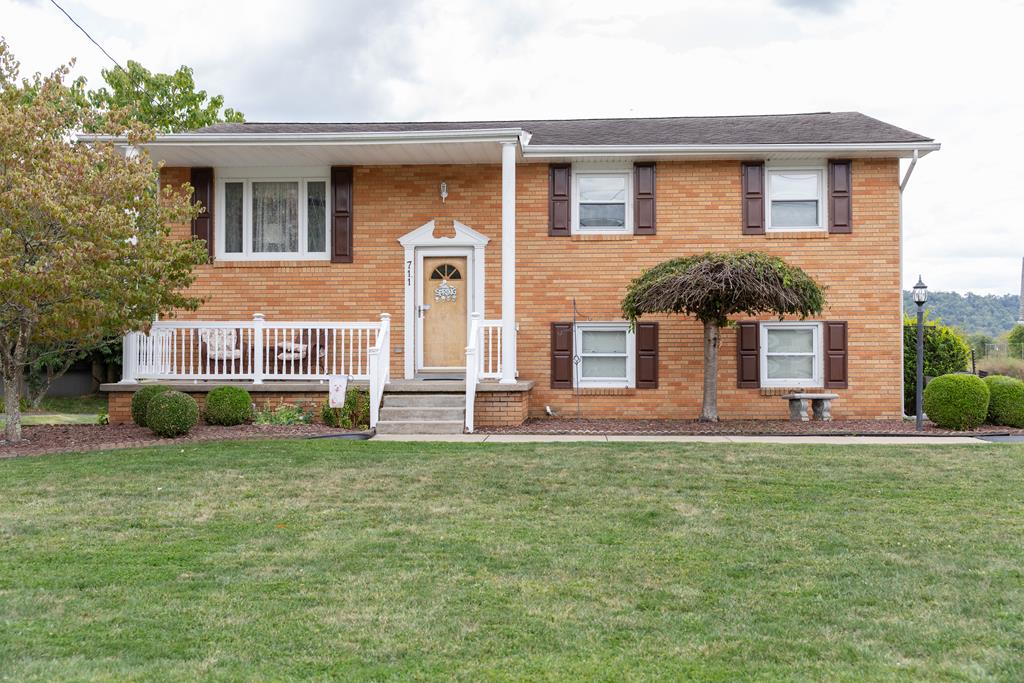 Brentwood Ave, Moundsville, WV 26041