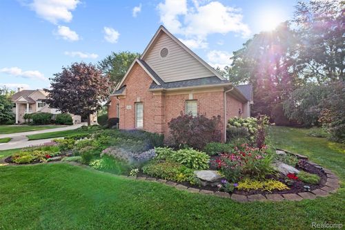 3422 Paramount Ln, Auburn Hills, MI, 48326-3963 | Card Image