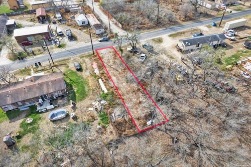 18962 Lagloria Rd, Elmendorf, TX, 78112-3625 | Card Image