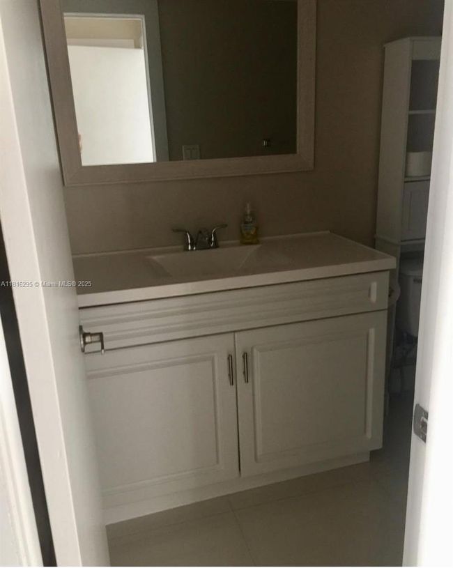 APT-510 - 19380 Collins Ave, Condo with 1 bedrooms, 2 bathrooms and null parking in Sunny Isles Beach FL | Image 4