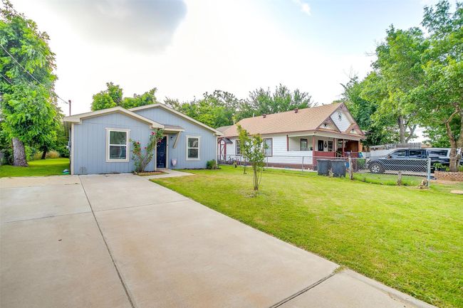 Ranch-style house with driveway | Image 34