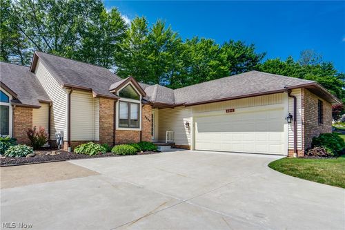 4890 Belden Park Dr Nw, North Canton, OH, 44720-7479 | Card Image