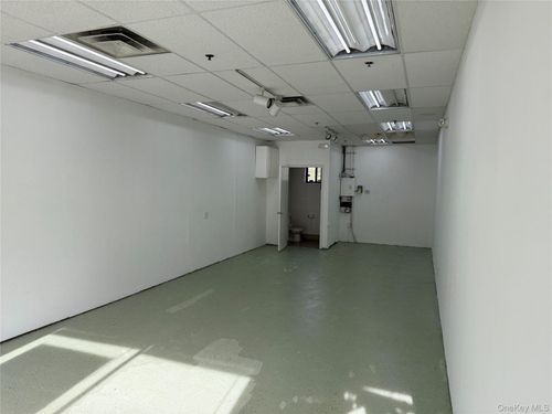 4a-219 S Middletown Rd, Nanuet, NY, 10954-3325 | Card Image