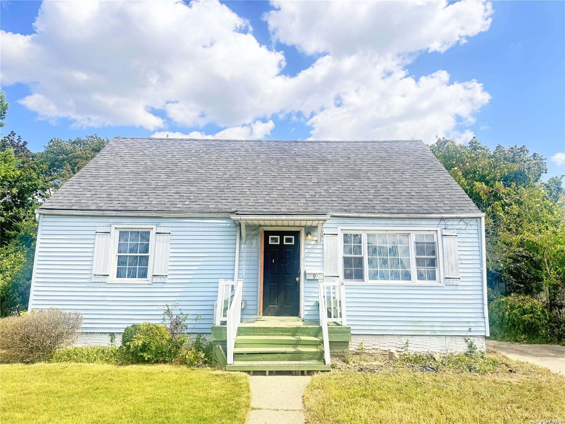Emily St, Massapequa, NY 11758