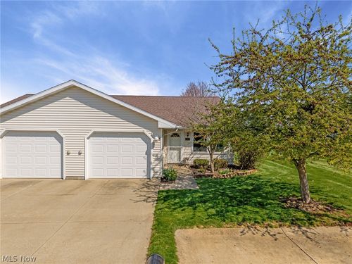 305 Holly Pl, Barberton, OH, 44203-8671 | Card Image