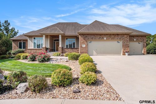 5003 Westlake Cir, Papillion, NE, 68133-4720 | Card Image