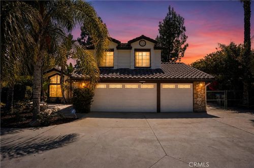 2081 Country Hills Lane, Riverside, CA, 92503 | Card Image