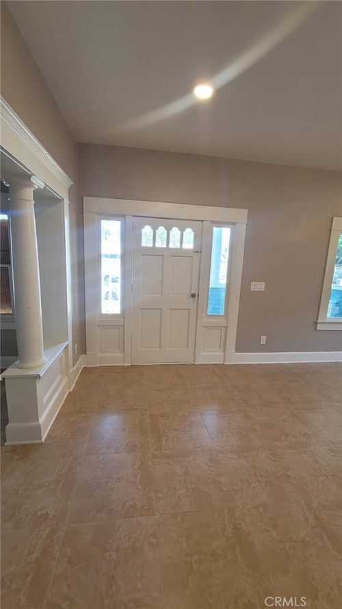 324 E Walnut, Santa Ana, CA, 92701 | Card Image