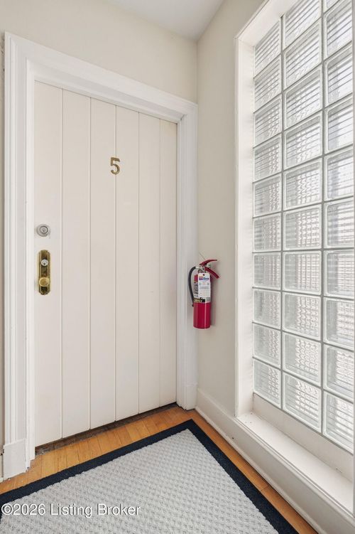 5-2126 Village Dr, Louisville, KY, 40205-1981 | Card Image