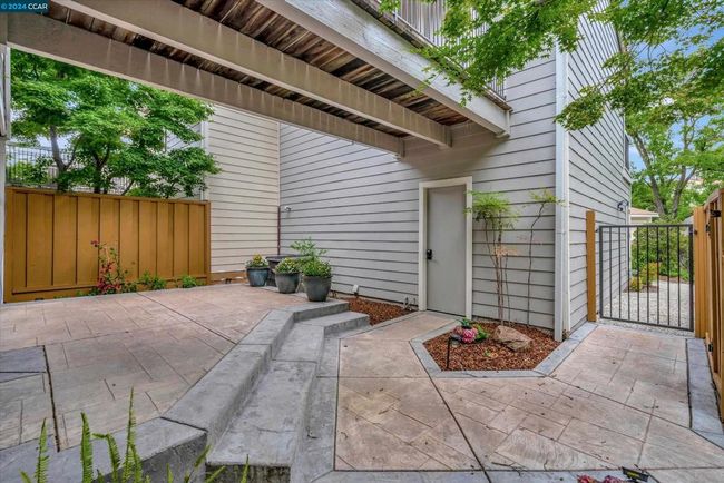 1056 Camino Verde Cir, Townhouse with 3 bedrooms, 4 bathrooms and 2 parking in Walnut Creek CA | Image 12