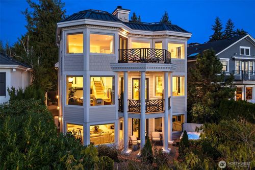 1624 8th Avenue W, Seattle, WA, 98119 | Card Image