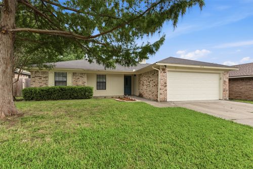6640 Inwood Dr, Watauga, TX, 76148-1811 | Card Image