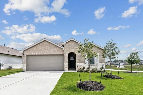 326 Darwin Pl, Lockhart, TX, 78644-3641 | Card Image