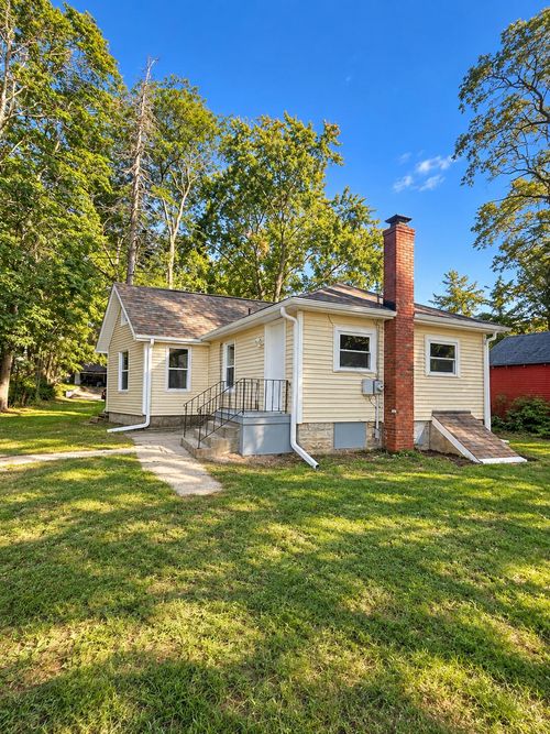 210 Ridgeland Ave, Michigan City, IN, 46360-5056 | Card Image