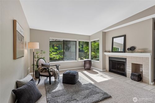 4-1380 Bellevue Way Ne, Bellevue, WA, 98004-3686 | Card Image