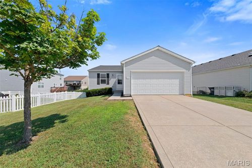 615 Hunt Run Dr, Wentzville, MO, 63385-8856 | Card Image