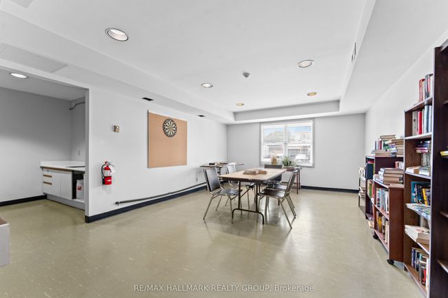 104 - 1099 Cadboro Rd, Condo with 2 bedrooms, 1 bathrooms and 1 parking in Gloucester ON | Image 22
