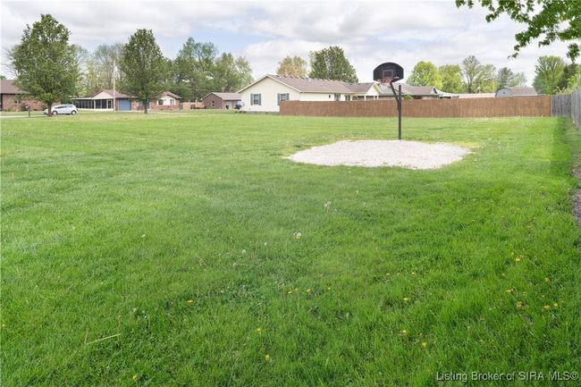 85 Northfield Dr, Home with 3 bedrooms, 3 bathrooms and null parking in Scottsburg IN | Image 30