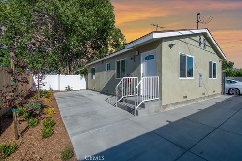 64 1/2 1st St, Moorpark, CA, 93021-1811 | Card Image