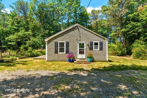 153 Dunns Pond Rd, Hyannis, MA, 02601-2312 | Card Image