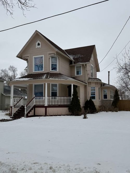135 S 6th St, CAPRON, IL, 61012-9780 | Card Image