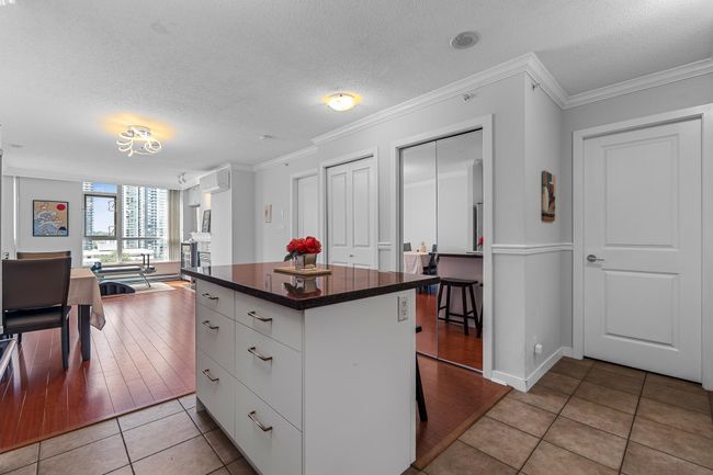 1203 - 2138 Madison Ave, Condo with 2 bedrooms, 2 bathrooms and 2 parking in Burnaby BC | Image 5
