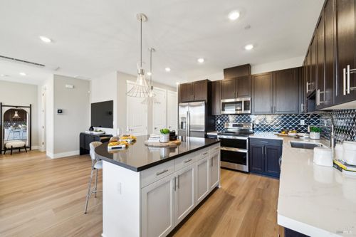 221 Gibraltar Cmn, Livermore, CA, 94551-7715 | Card Image