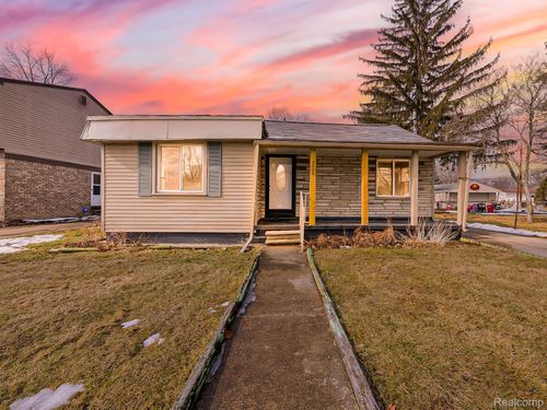 9005 Deering St, Livonia, MI, 48150-4144 | Card Image