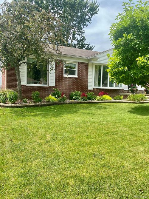 869 Pagel Ave, Lincoln Park, MI, 48146-4600 | Card Image