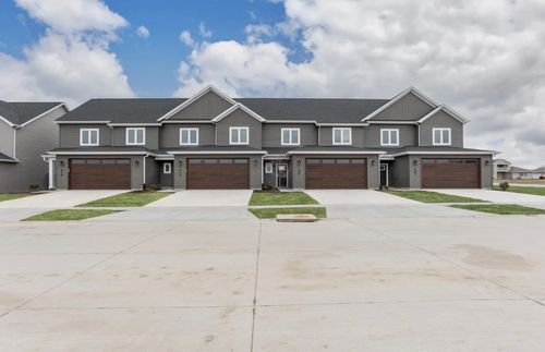 0-401 E Donahue St, Eldridge, IA, 52748-1371 | Card Image